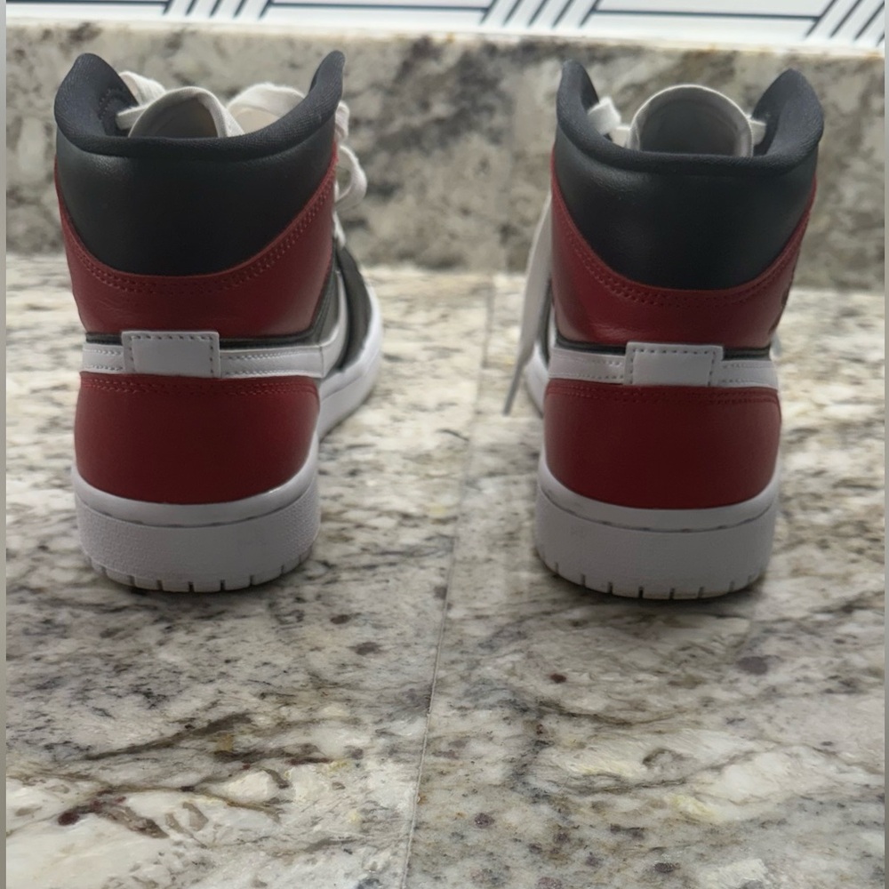 Air Jordan 1 Mid Black White Noble Red
BQ6472 016 Women's size 7.5 EUC - Picture 4 of 13